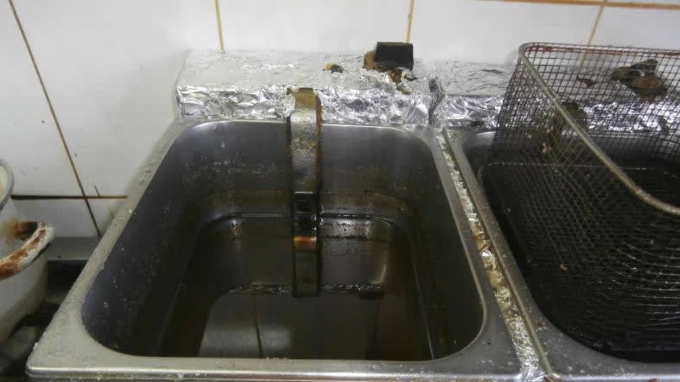 Přepálený olej ve fritézách